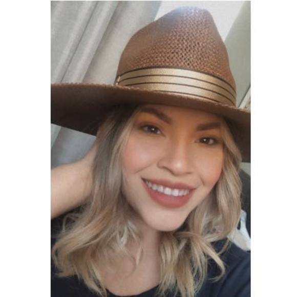 Poshmark profile picture for @yapi